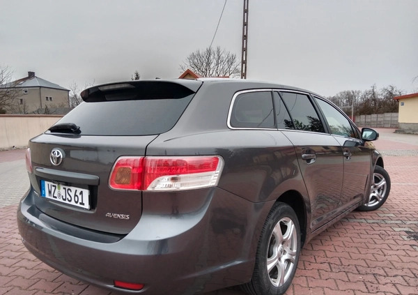 Toyota Avensis cena 26900 przebieg: 199000, rok produkcji 2009 z Biała małe 742